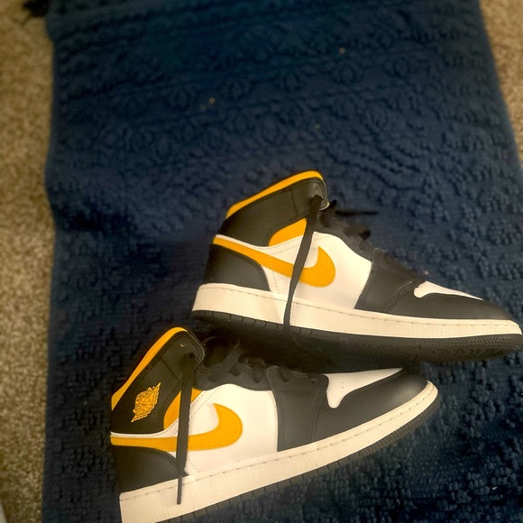 Nike Other - Jordan 1 Mid